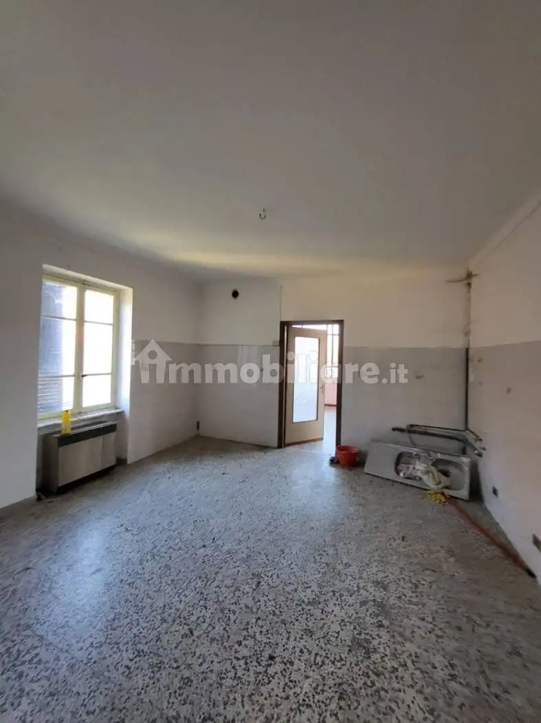 Villa bifamiliare, da ristrutturare, 264 m², Carrù - foto 5
