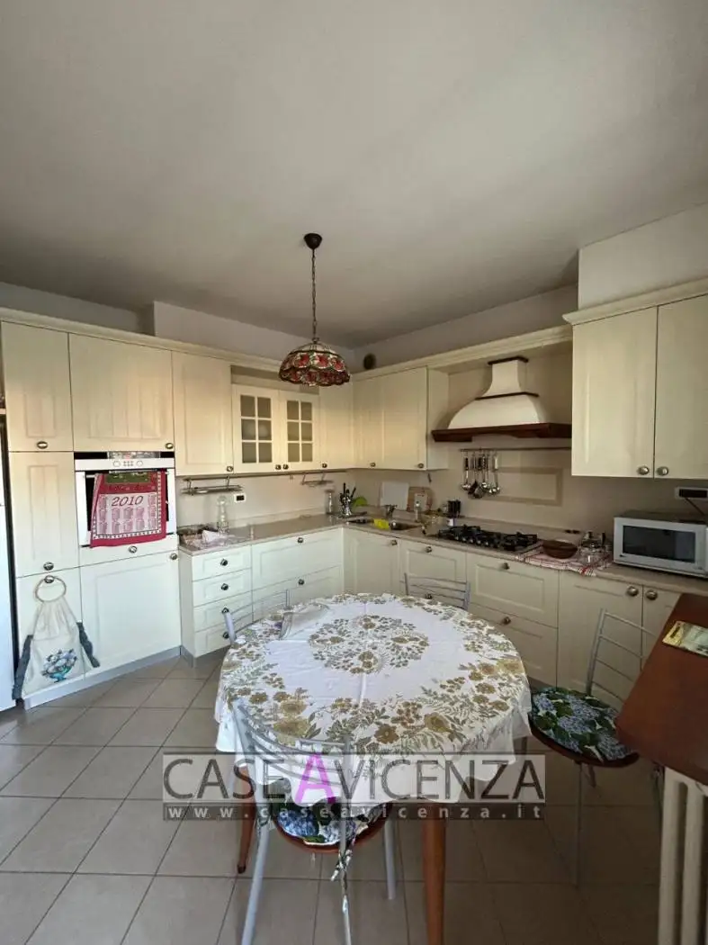 Appartamento via 20 Settembre, Centro, Camisano Vicentino - foto 2