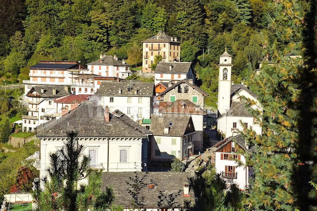 Palazzo - Edificio in vendita a Cervatto