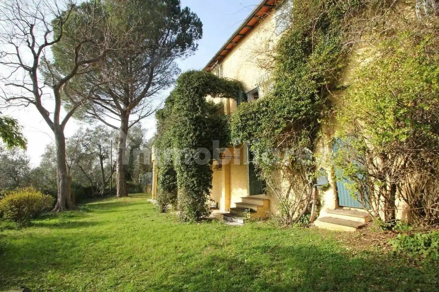 Rustico - Casale in vendita a Lucca