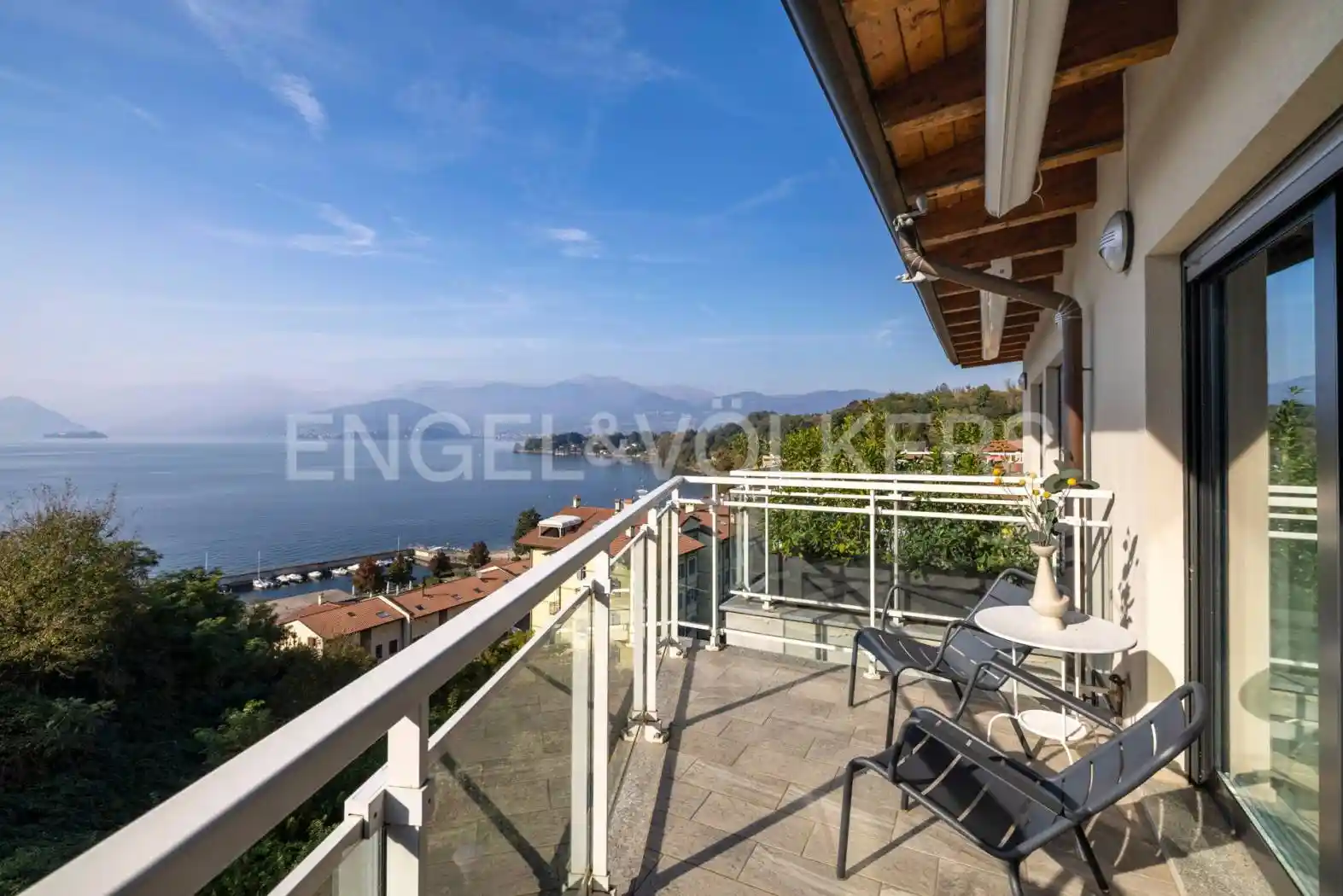 Appartamento in vendita a Leggiuno