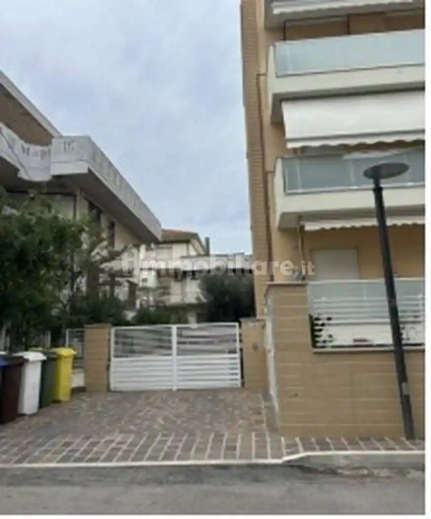 Appartamento all'asta via Molise 3, Roseto degli Abruzzi - foto 2