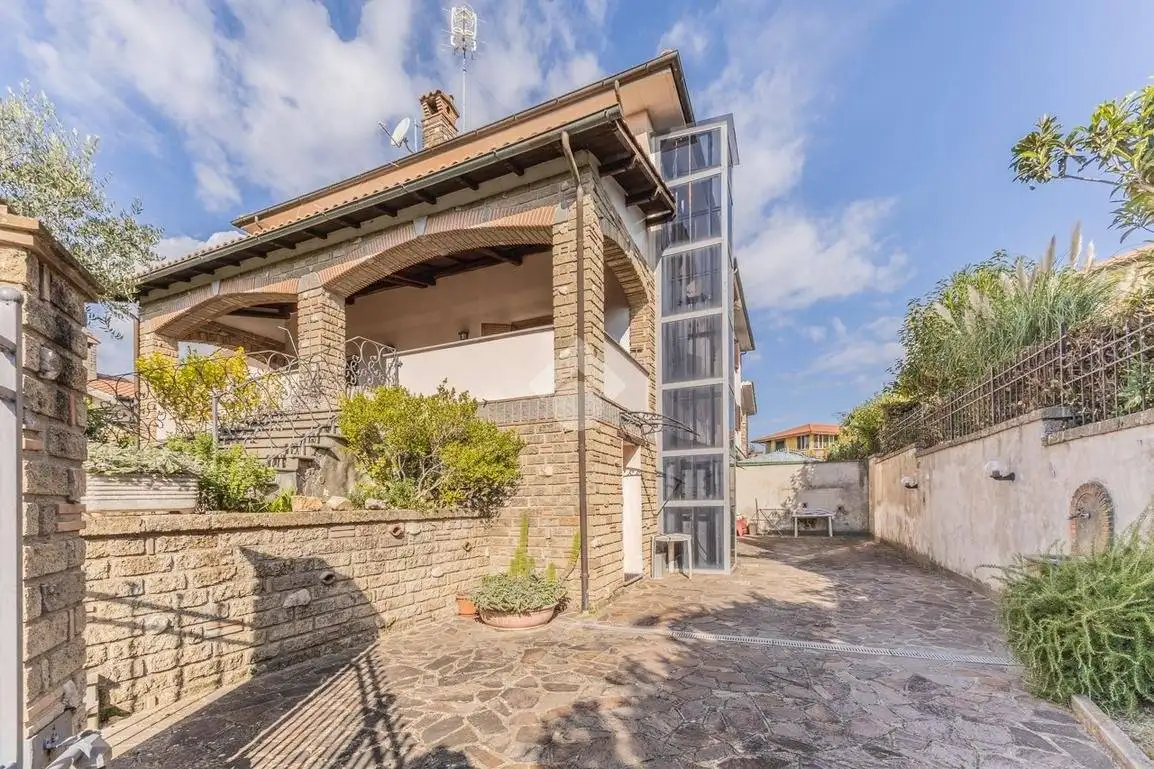 Villa in vendita a Vejano