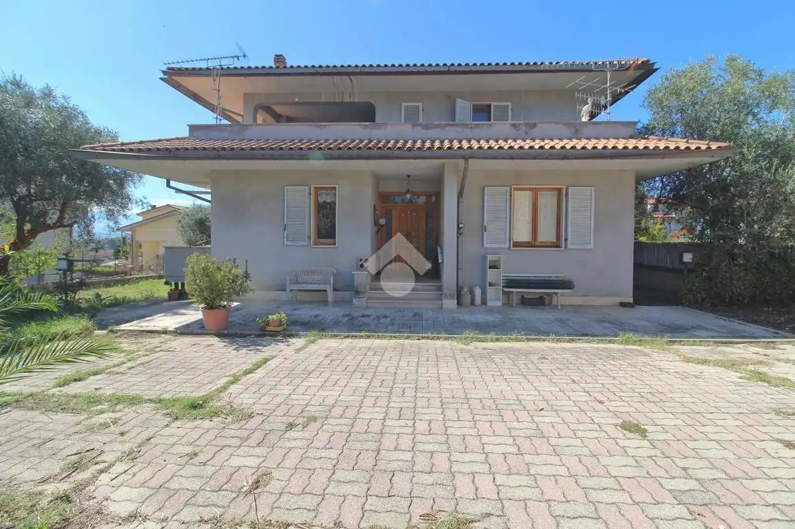 Villa in vendita a Mosciano Sant'Angelo