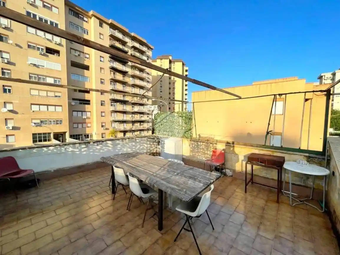 Palazzo - Edificio in vendita a Palermo