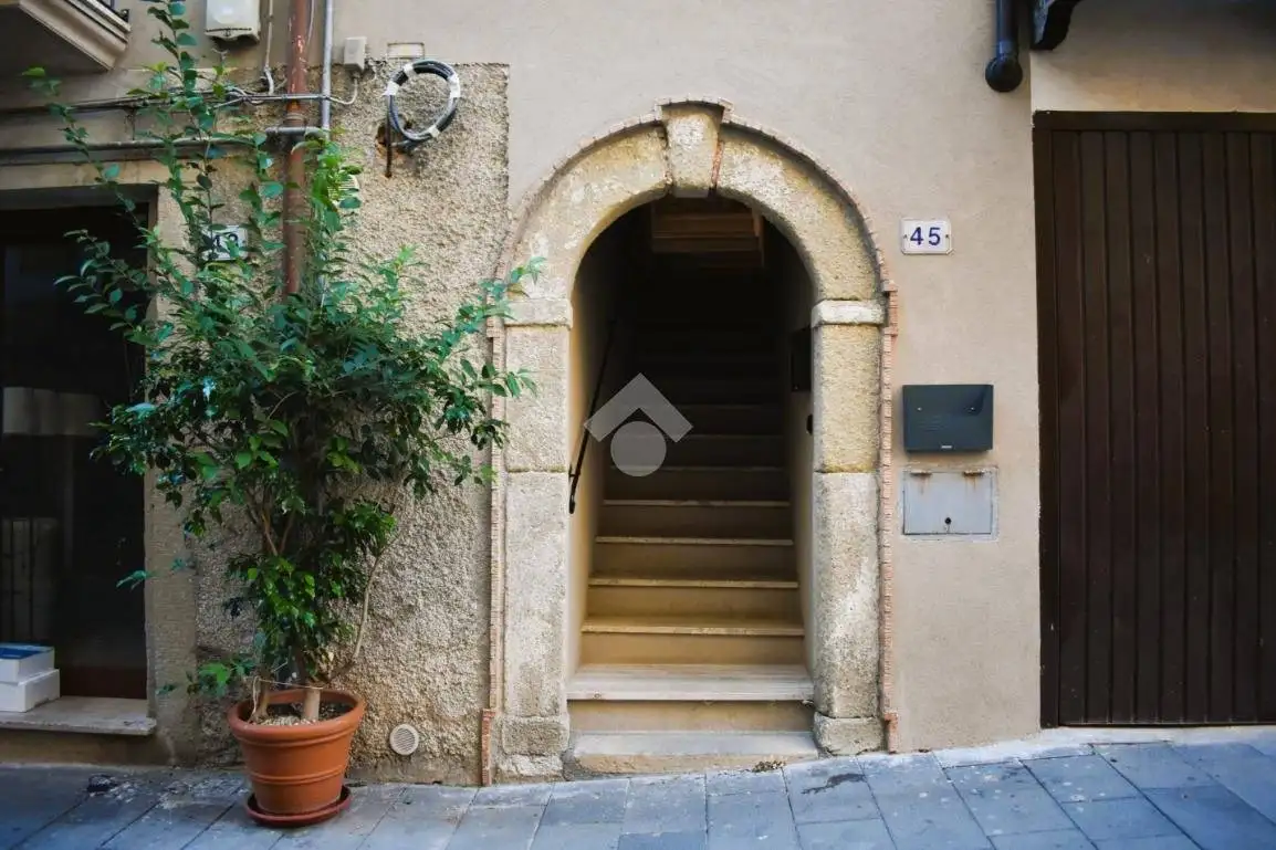 Appartamento in vendita a Paola