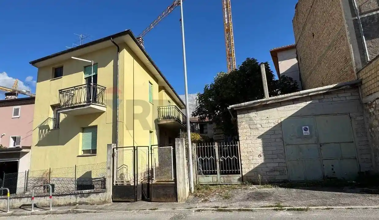Casa indipendente in vendita a L'Aquila