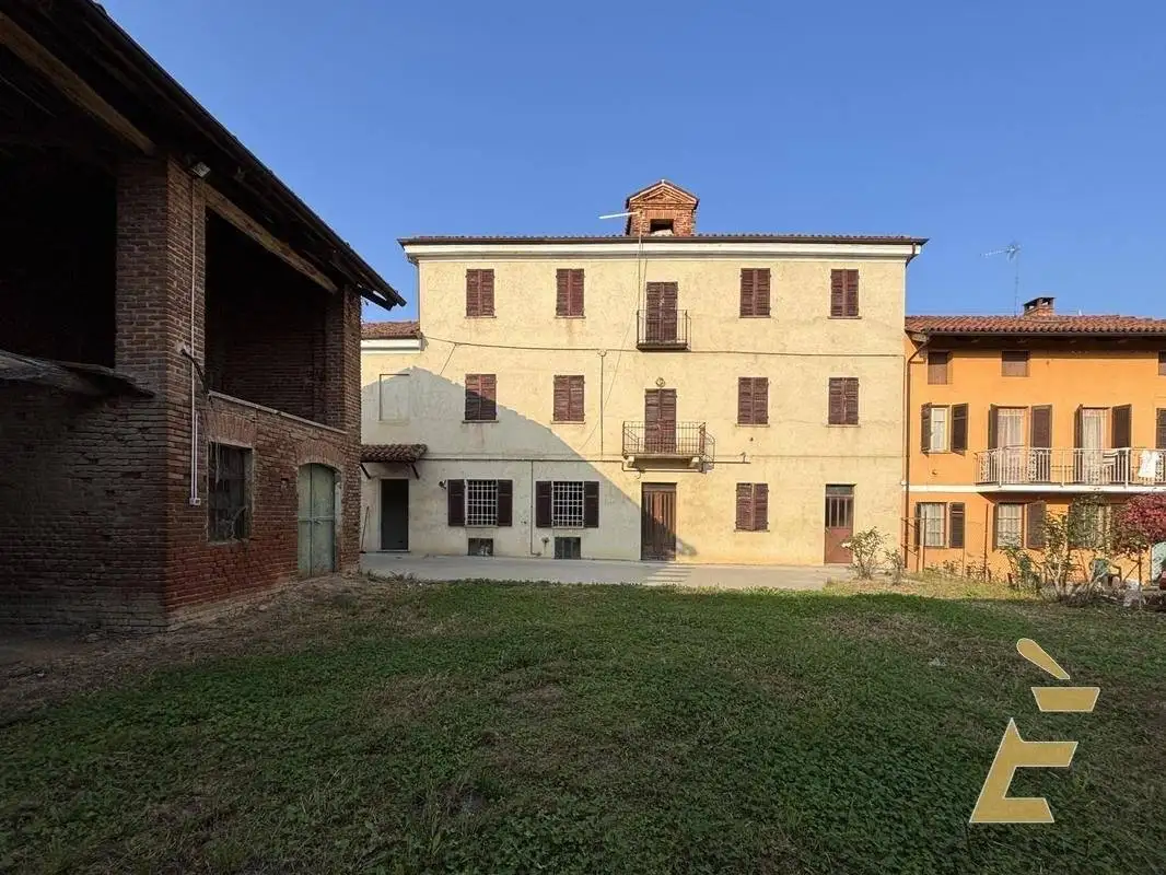 Rustico - Casale in vendita a Valfenera