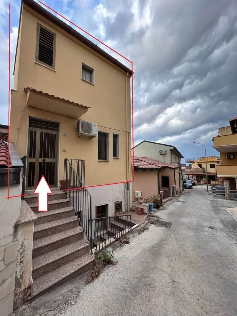 Appartamento in vendita a Caronia