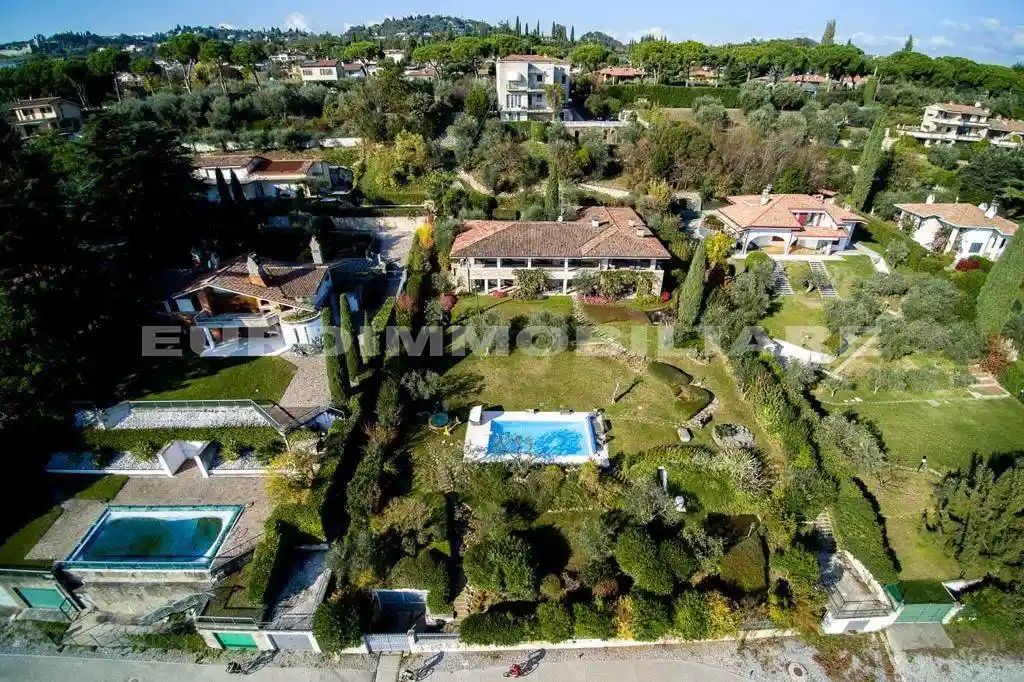 Villa in vendita a Padenghe sul Garda