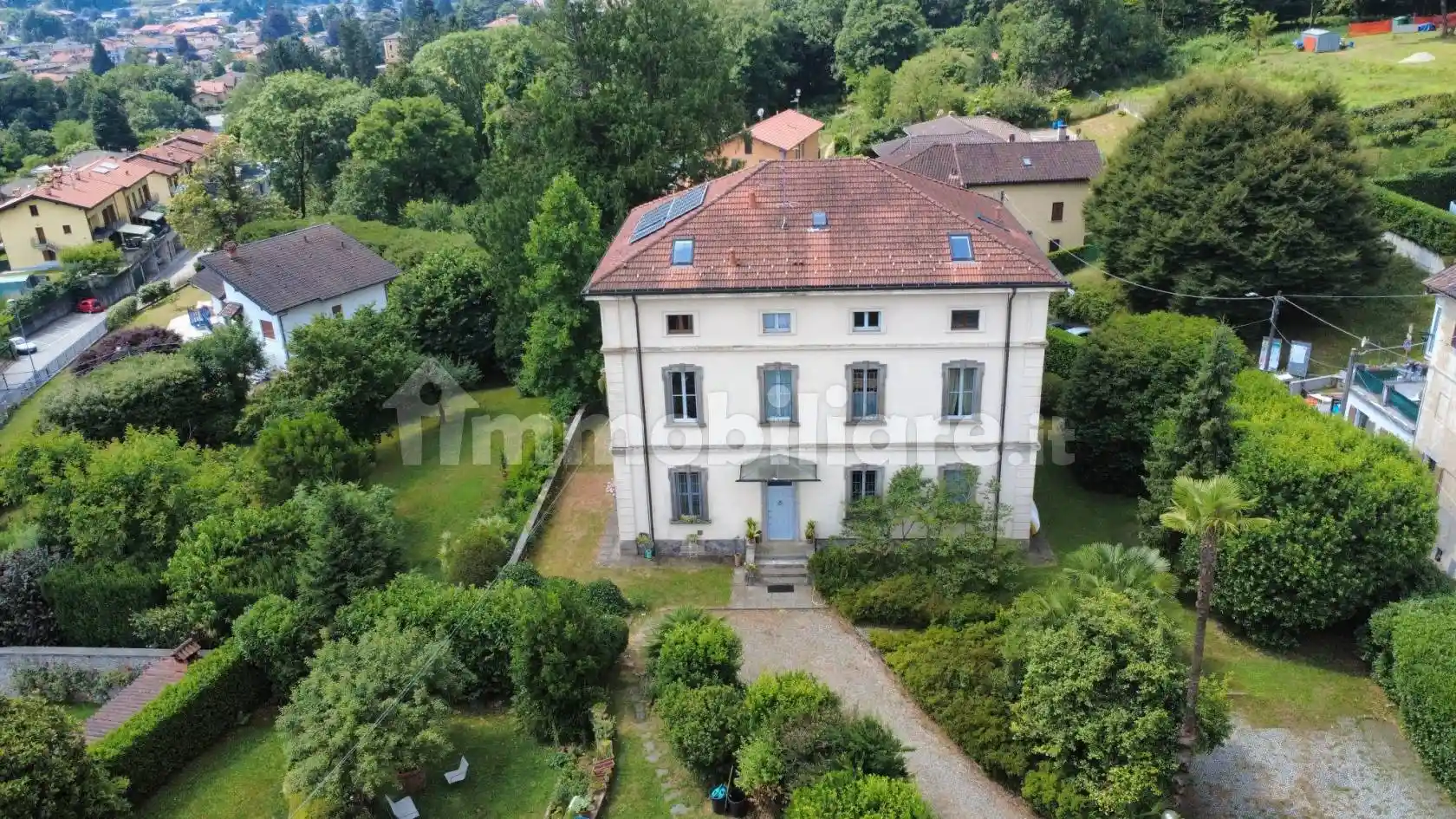 Villa in vendita a Cadegliano-Viconago