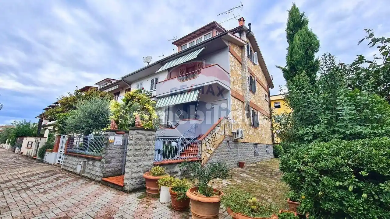 Casa indipendente in vendita a Capraia e Limite