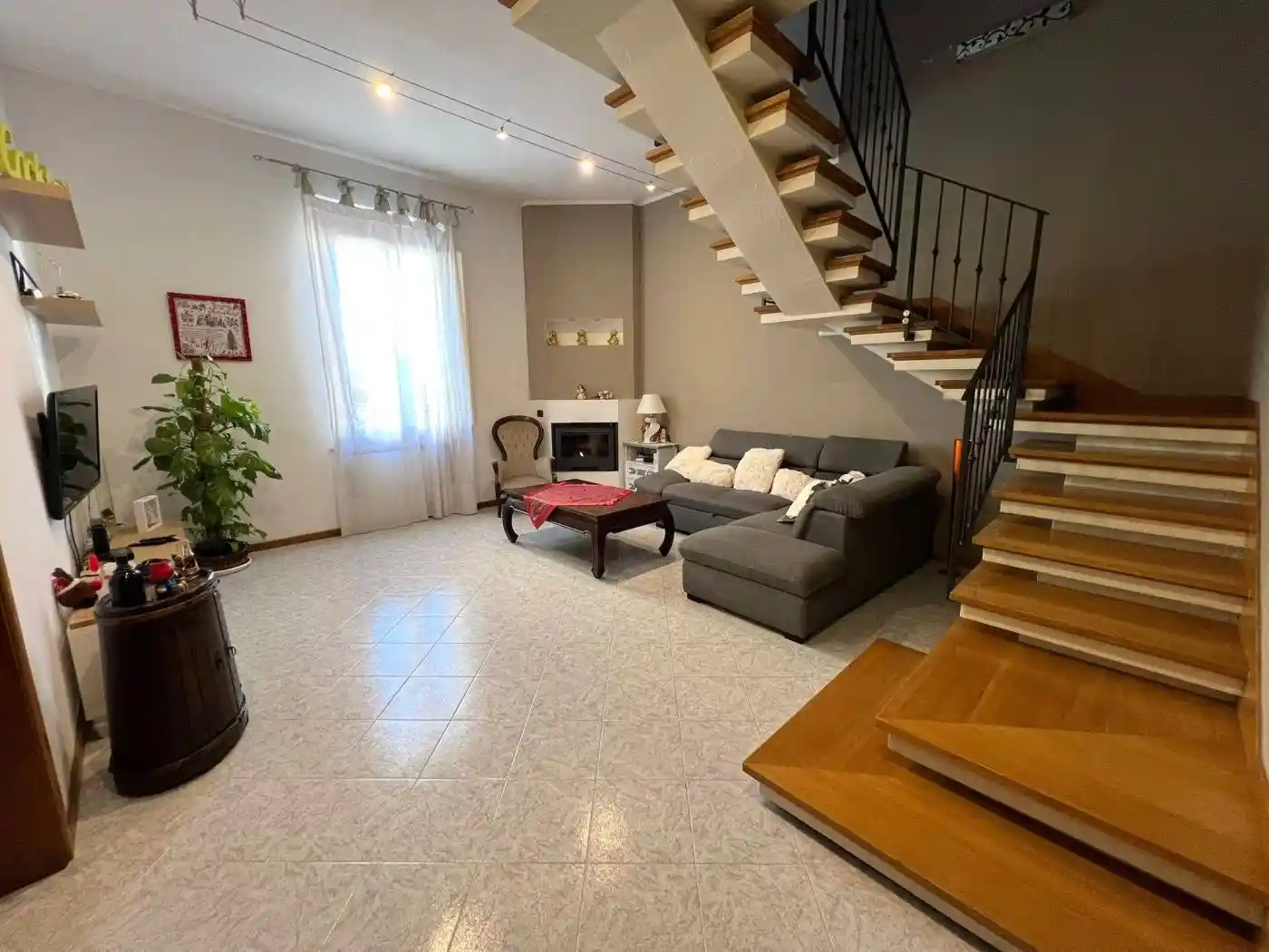 Appartamento in vendita a Capraia e Limite