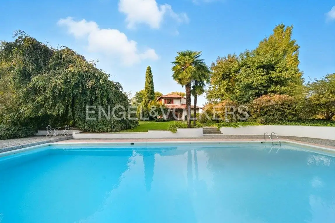 Villa in vendita a Fenegrò