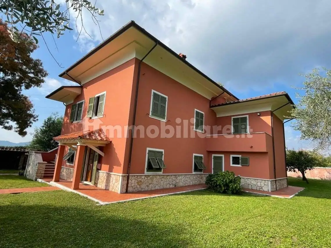 Villa in vendita a Sarzana