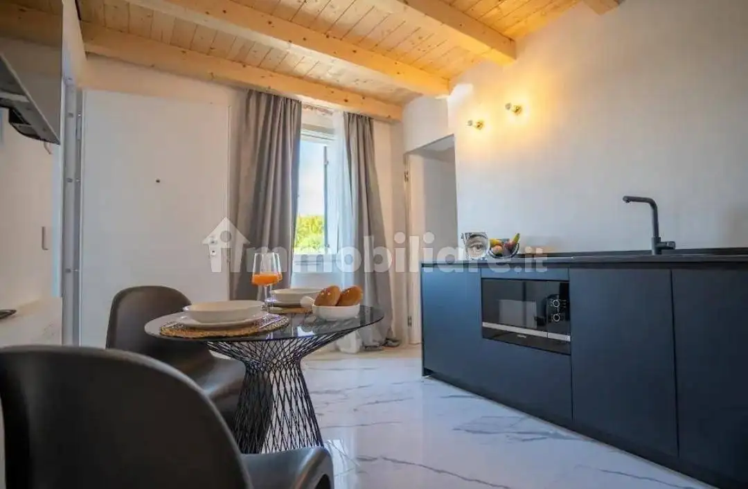 Bilocale via San Zeno 3, Centro, Bardolino - foto 2