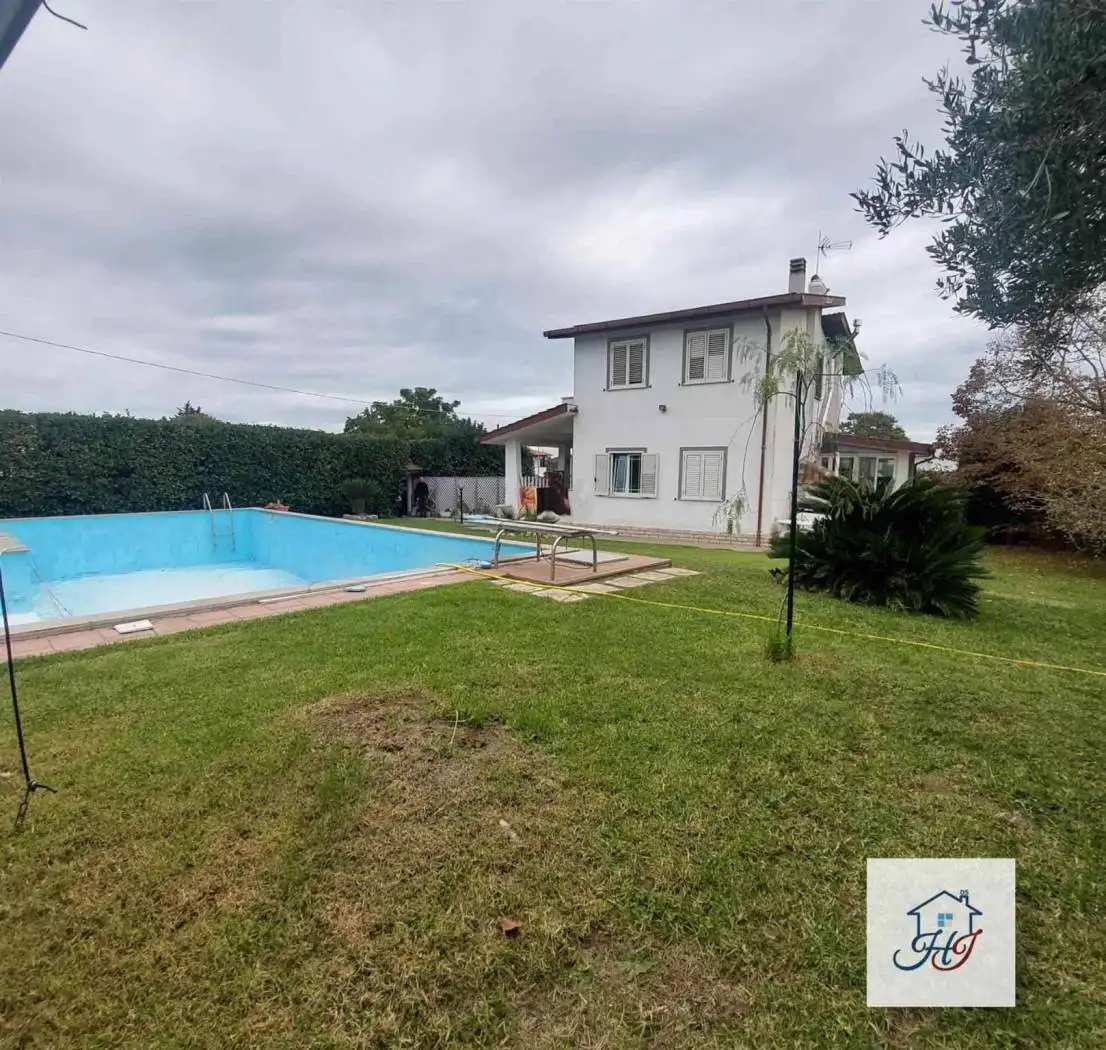 Villa in vendita a Aprilia