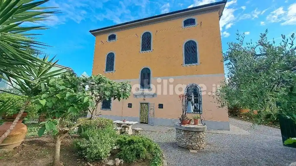 Villa in vendita a Cascina