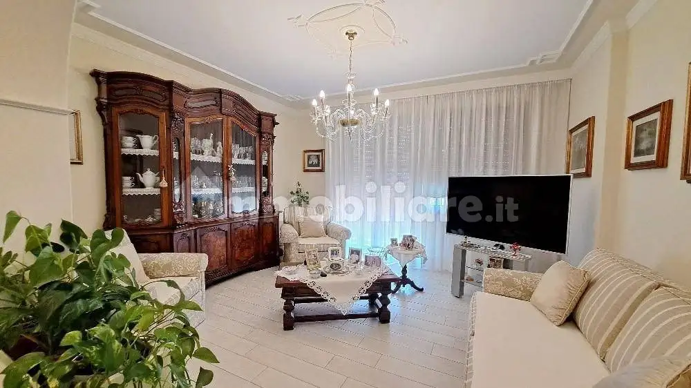 Appartamento in vendita a Cascina