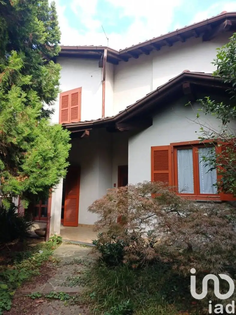 Villa in vendita a Lomagna