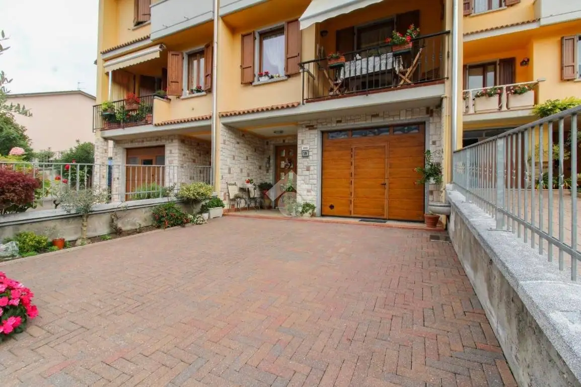 Villetta a schiera in vendita a Casto