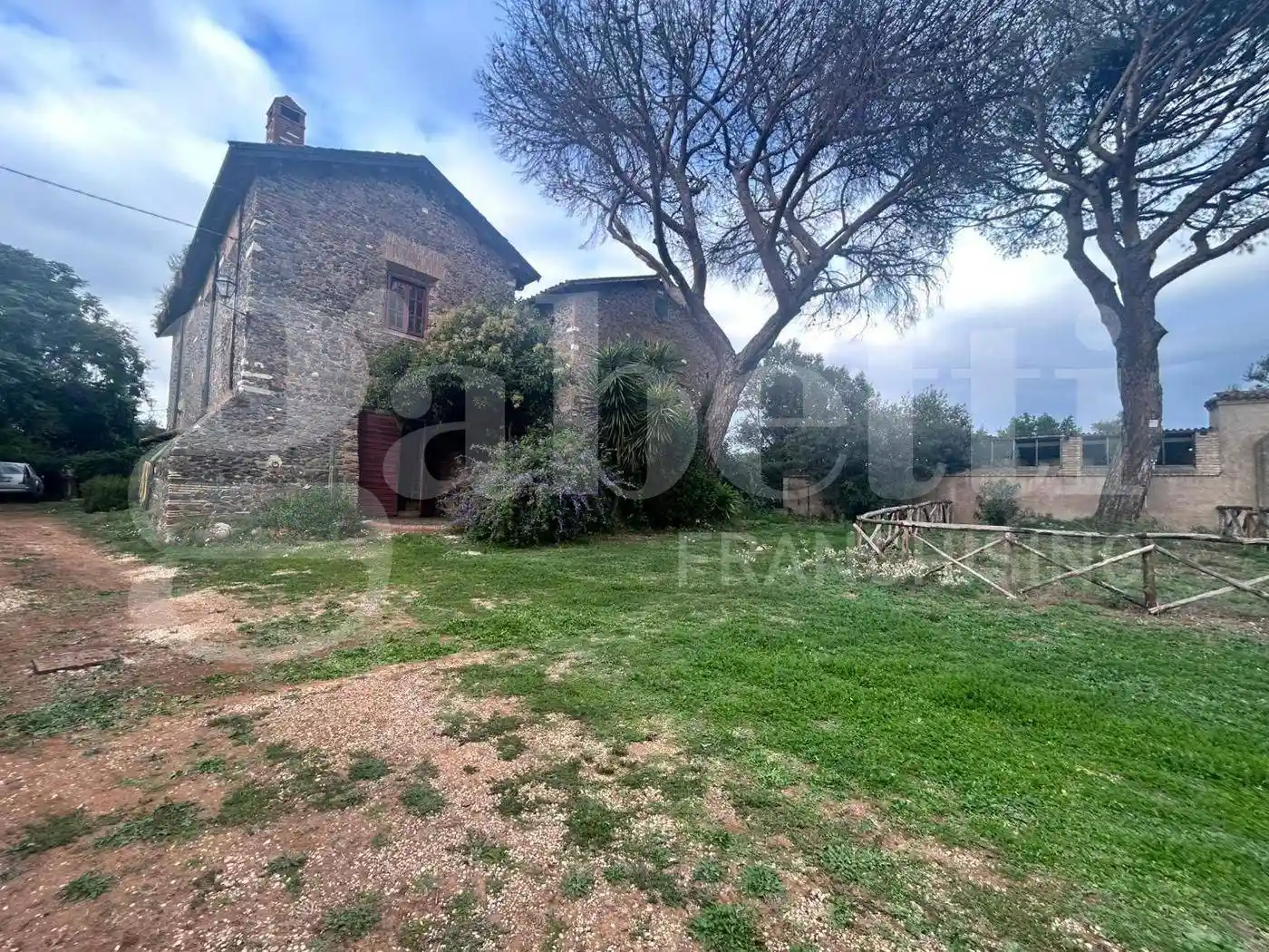 Rustico - Casale in vendita a Roma