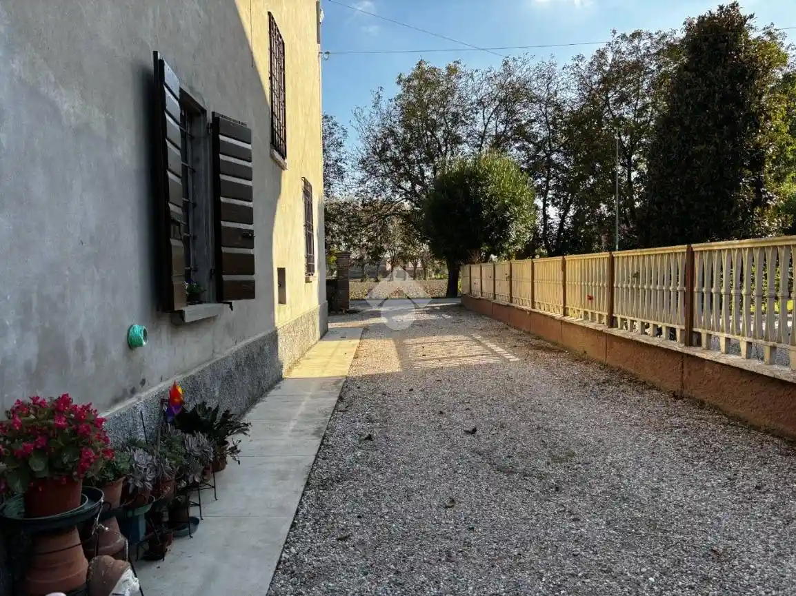 Villa in vendita a Pegognaga