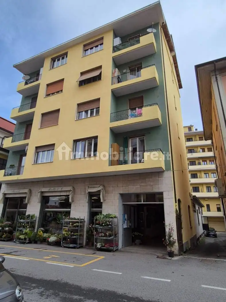 Trilocale via Combattenti d'Italia 17, Centro, Borgosesia - foto 2