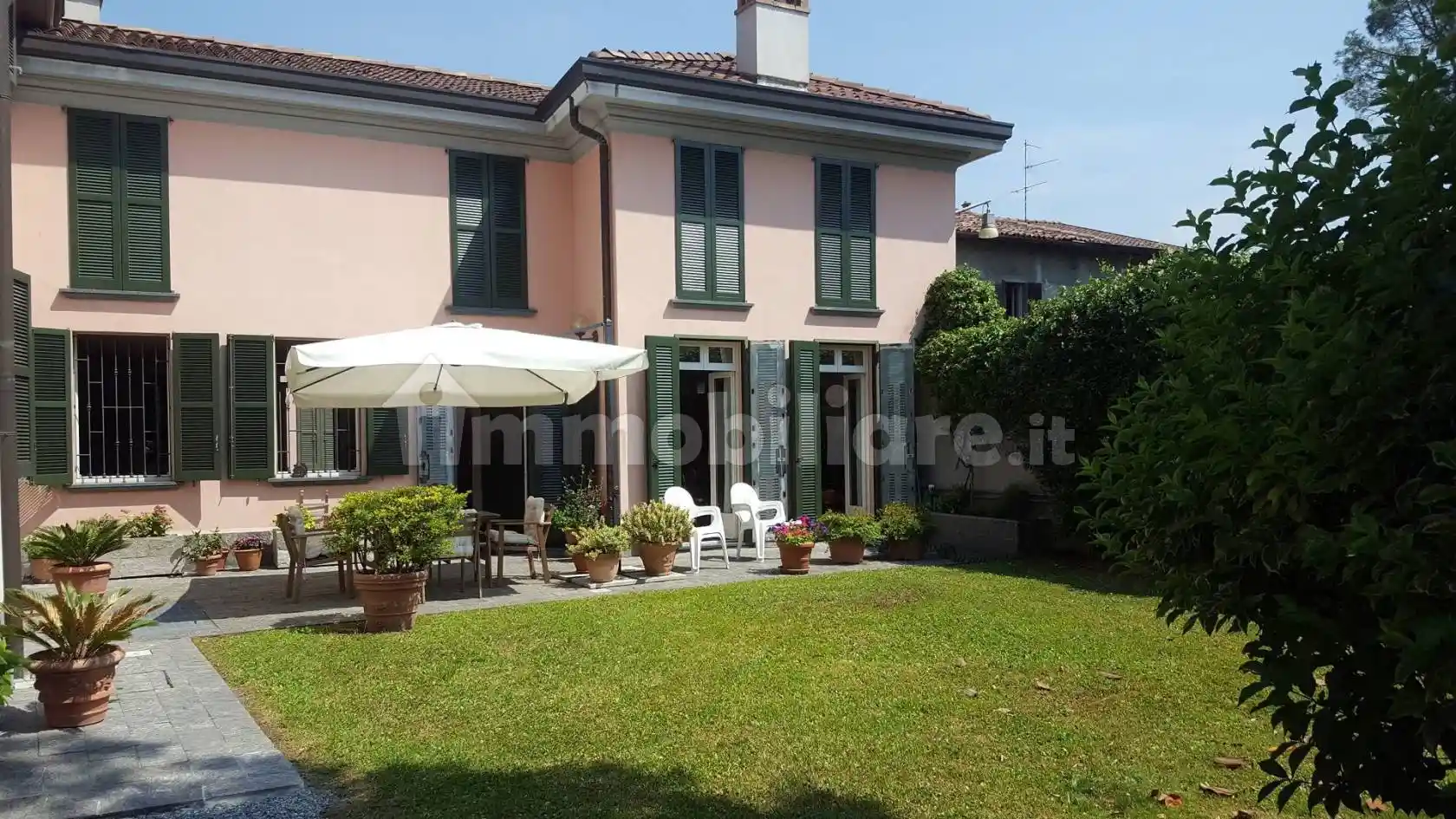 Villa in vendita a Besana in Brianza