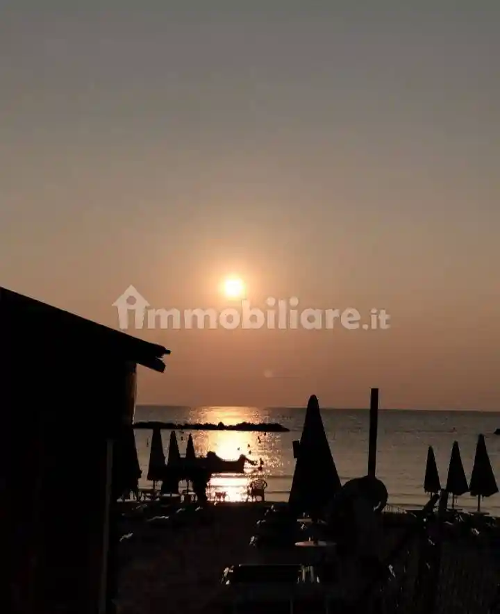 Trilocale via Ignazio Silone 58, Centro, Martinsicuro - foto 2