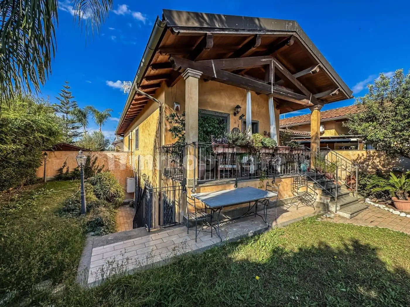 Villa plurifamiliare in vendita a Roma