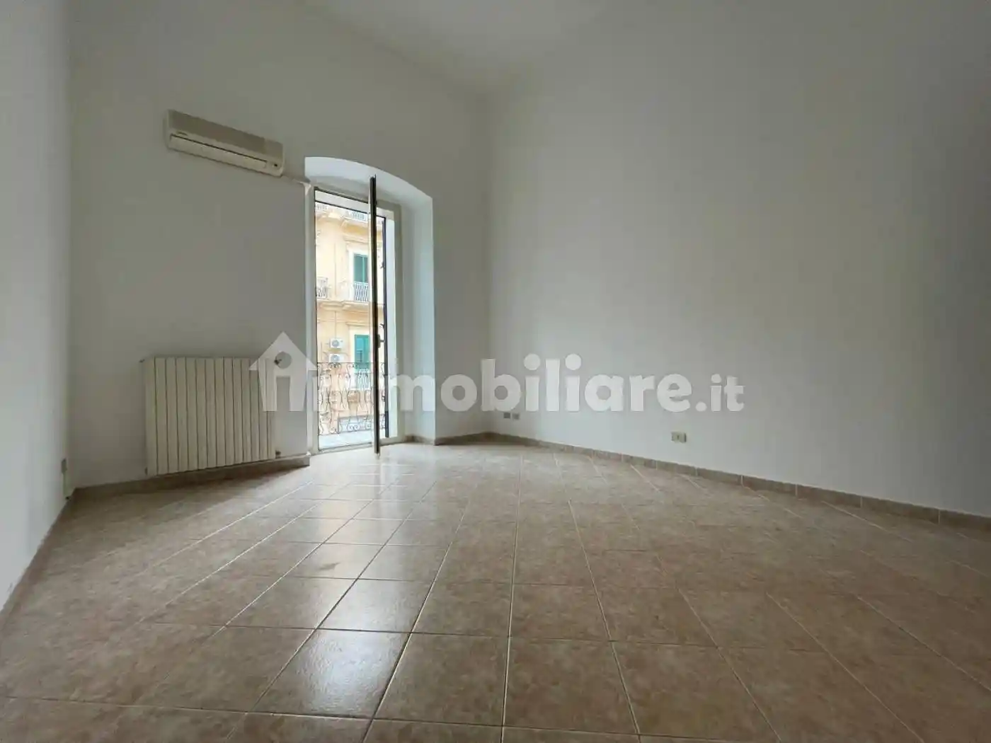 Quadrilocale via Regina Elena 68, Borgo, Taranto - foto 2