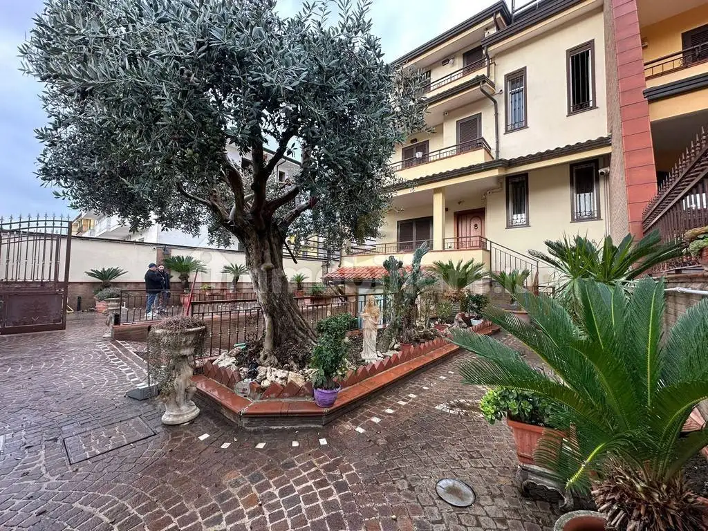 Villa in vendita a Cesa