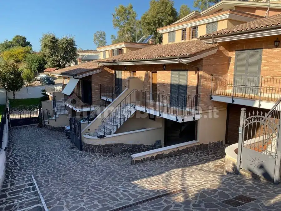 Villetta a schiera in affitto a Roma