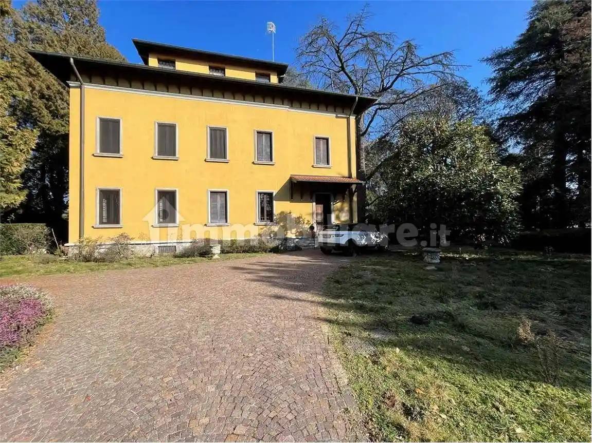 Villa in vendita a Somma Lombardo