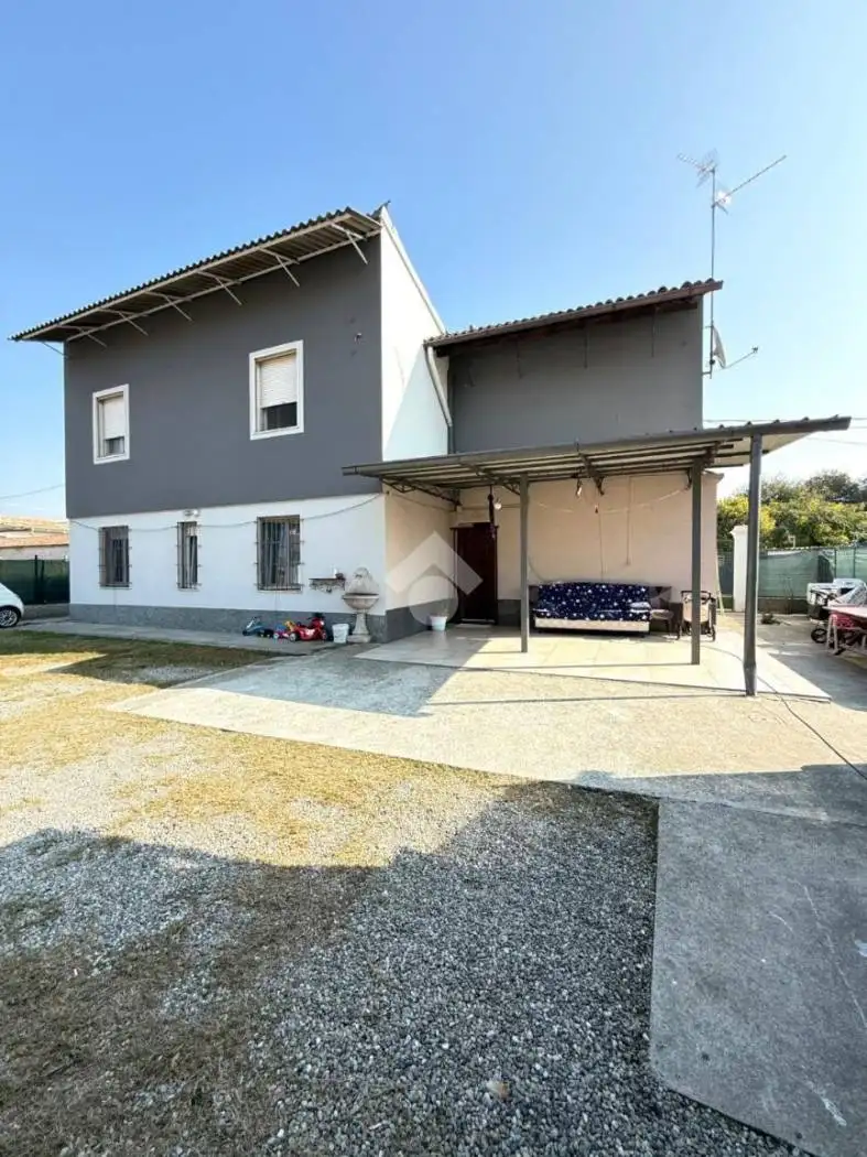 Villa unifamiliare via I. Terni 24, San Latino, Castelleone - foto 2