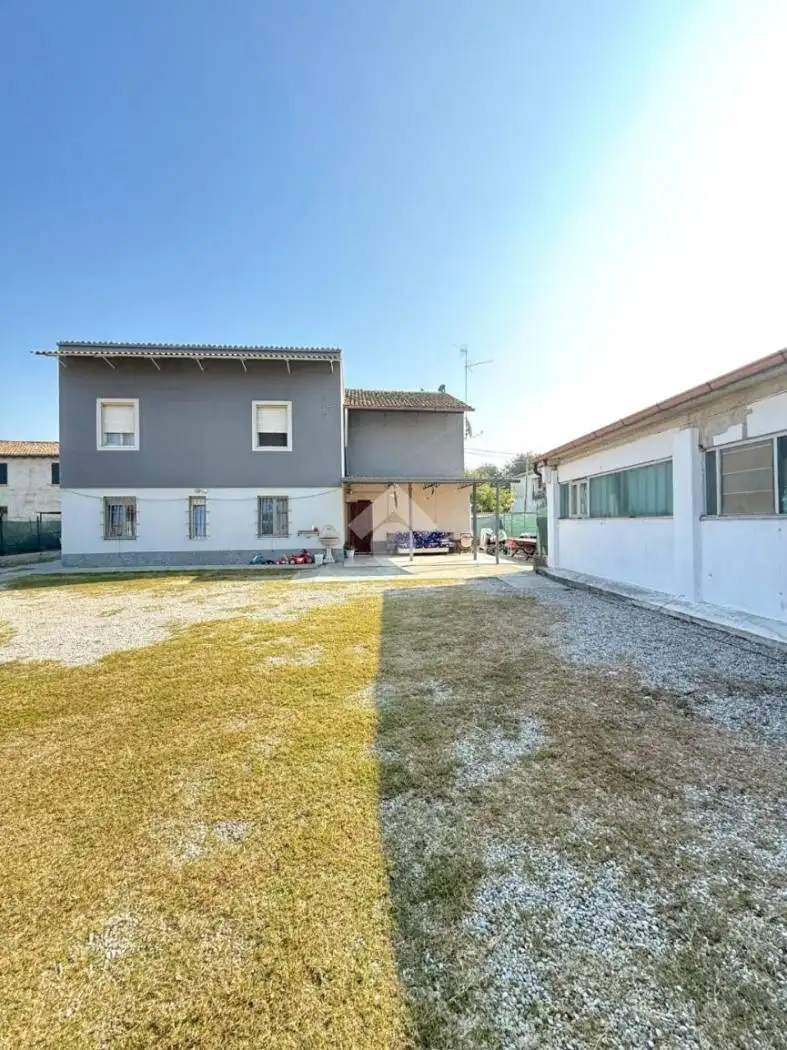Villa unifamiliare via I. Terni 24, San Latino, Castelleone - foto 4