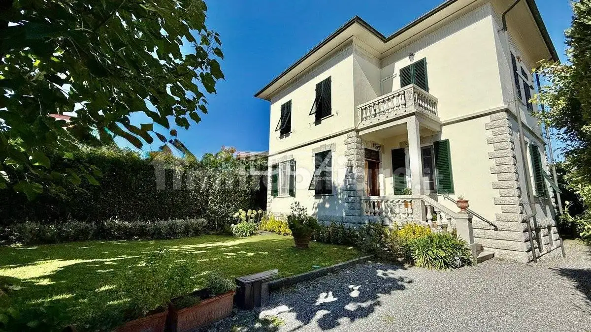 Villa in vendita a Lucca