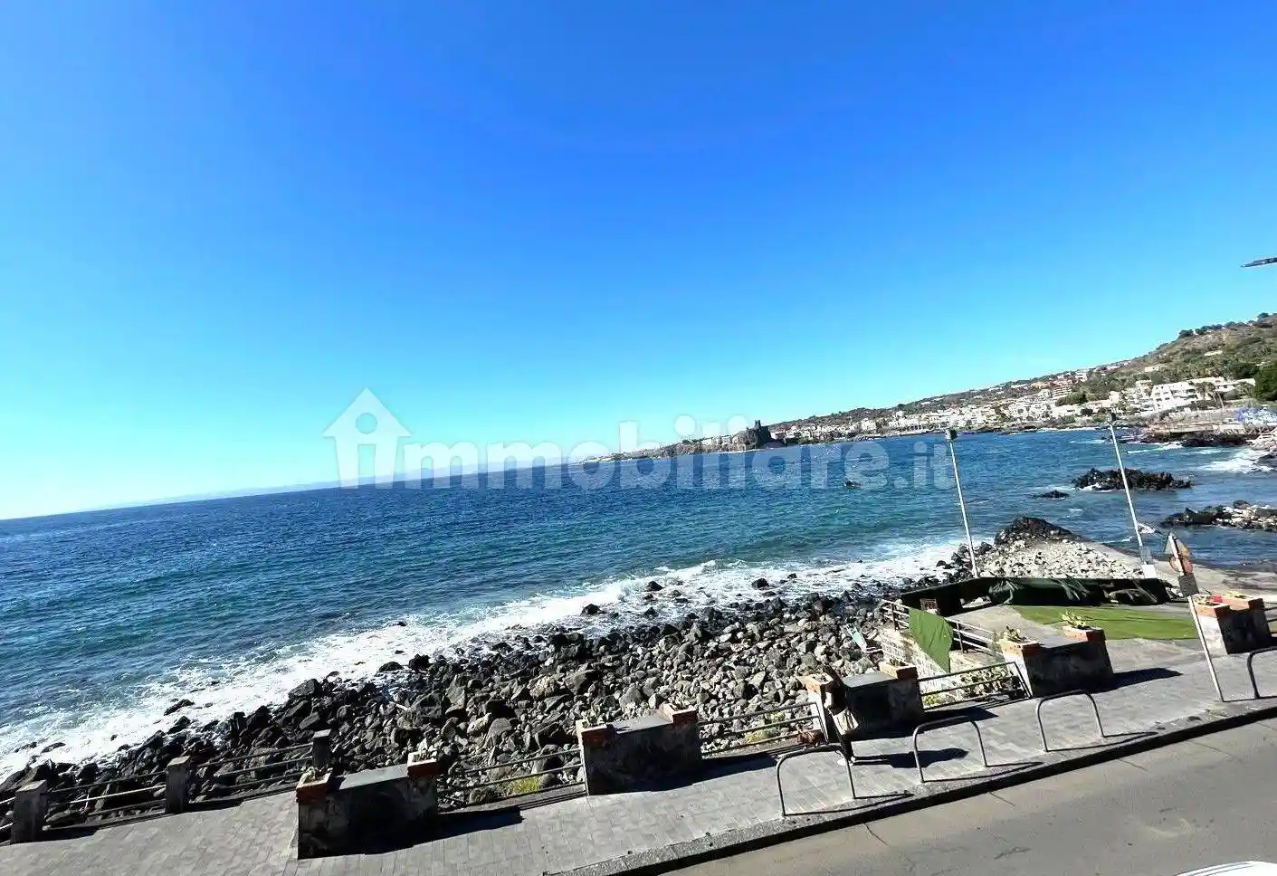 Appartamento in affitto a Aci Castello