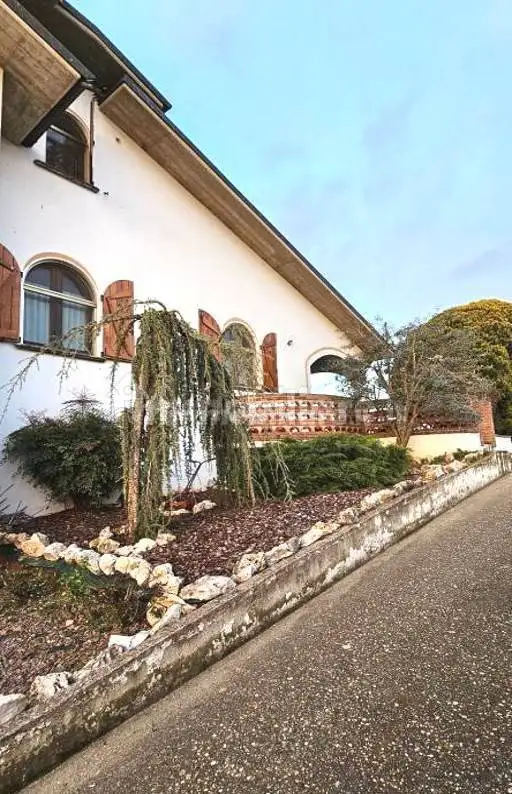 Villa in vendita a Zenevredo