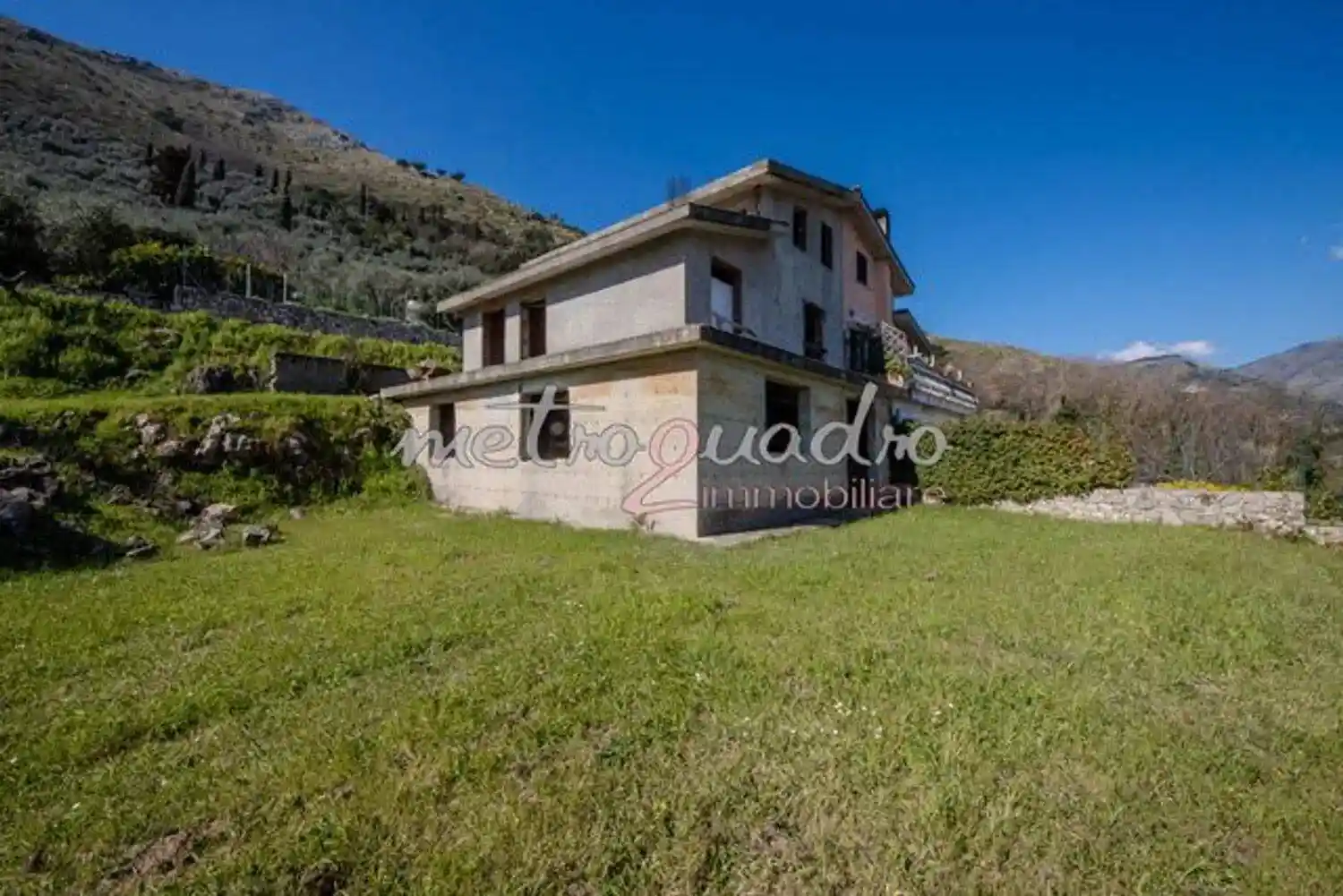 Palazzo - Edificio in vendita a Itri