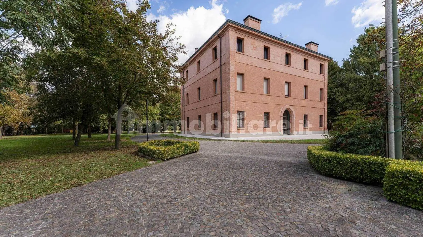 Palazzo - Edificio in vendita a Medolla