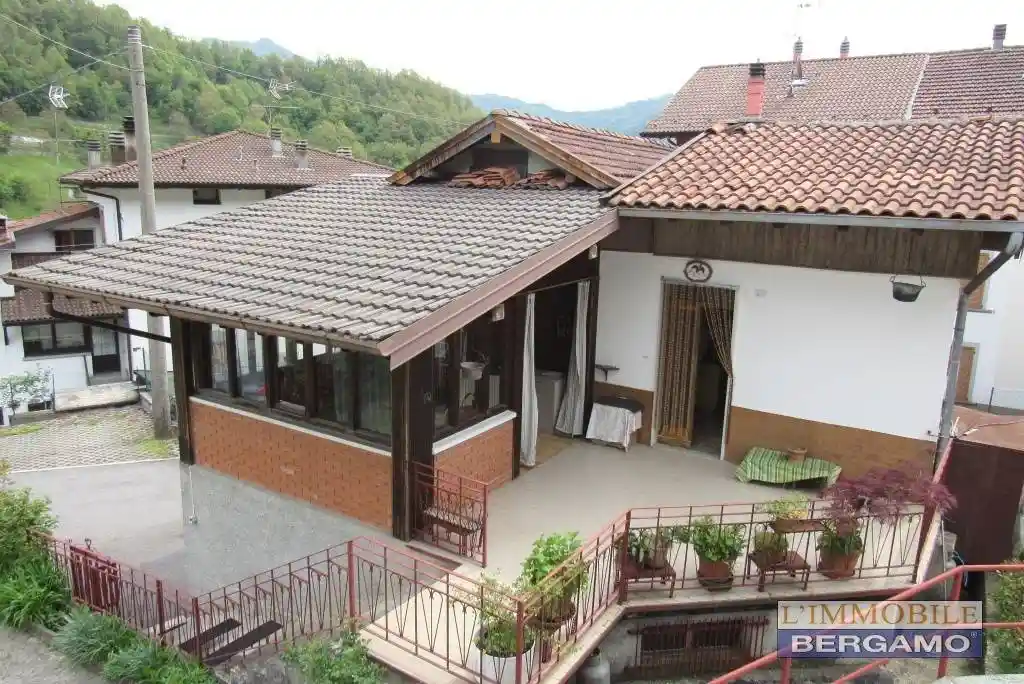 Casa indipendente in vendita a Sant'Omobono Terme