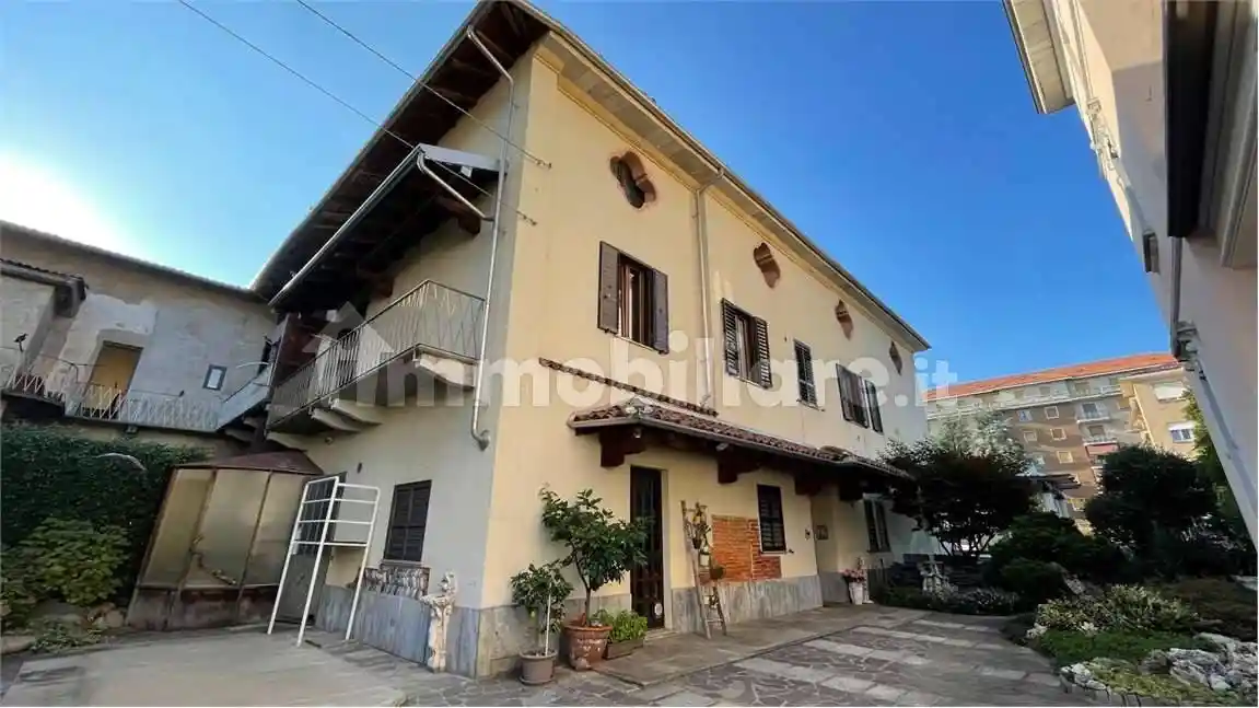 Villa in vendita a Oleggio