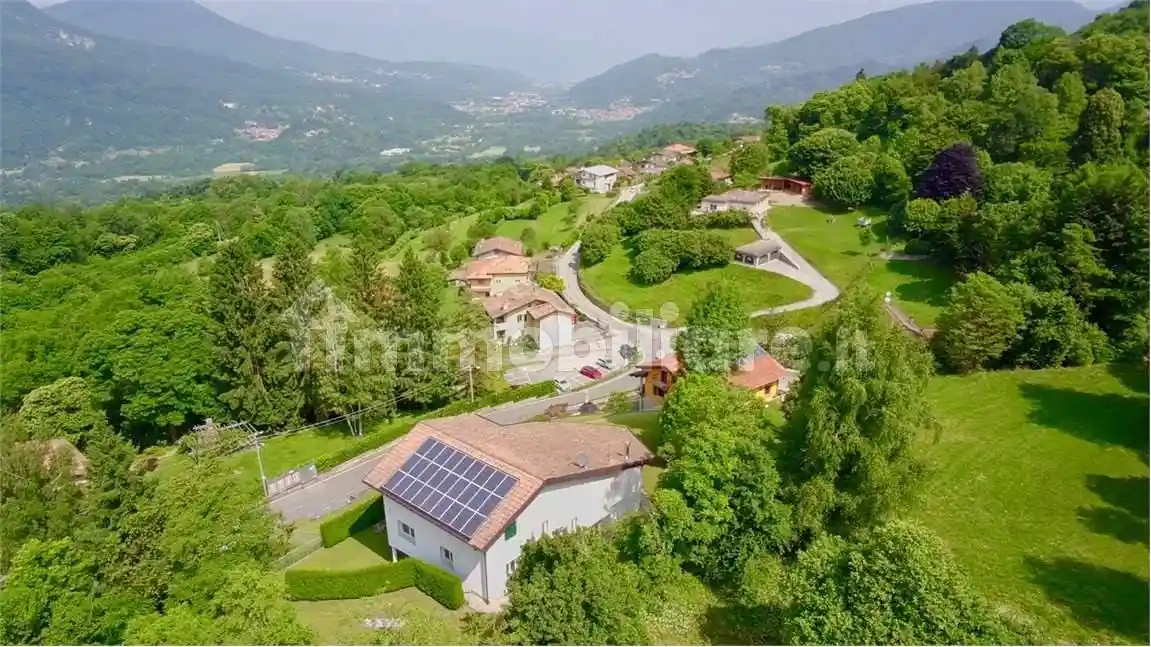 Villa in vendita a Luino