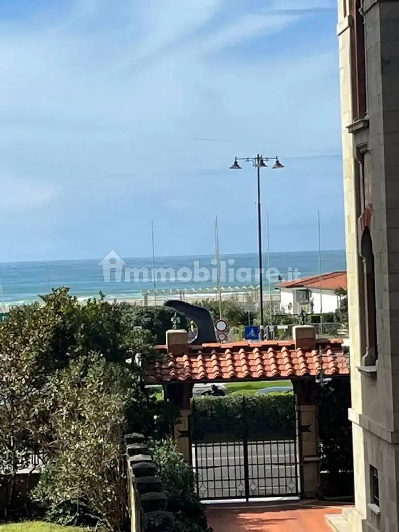 Appartamento in affitto a Viareggio