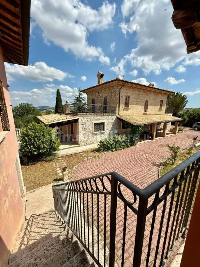 Rustico - Casale in vendita a Ancarano