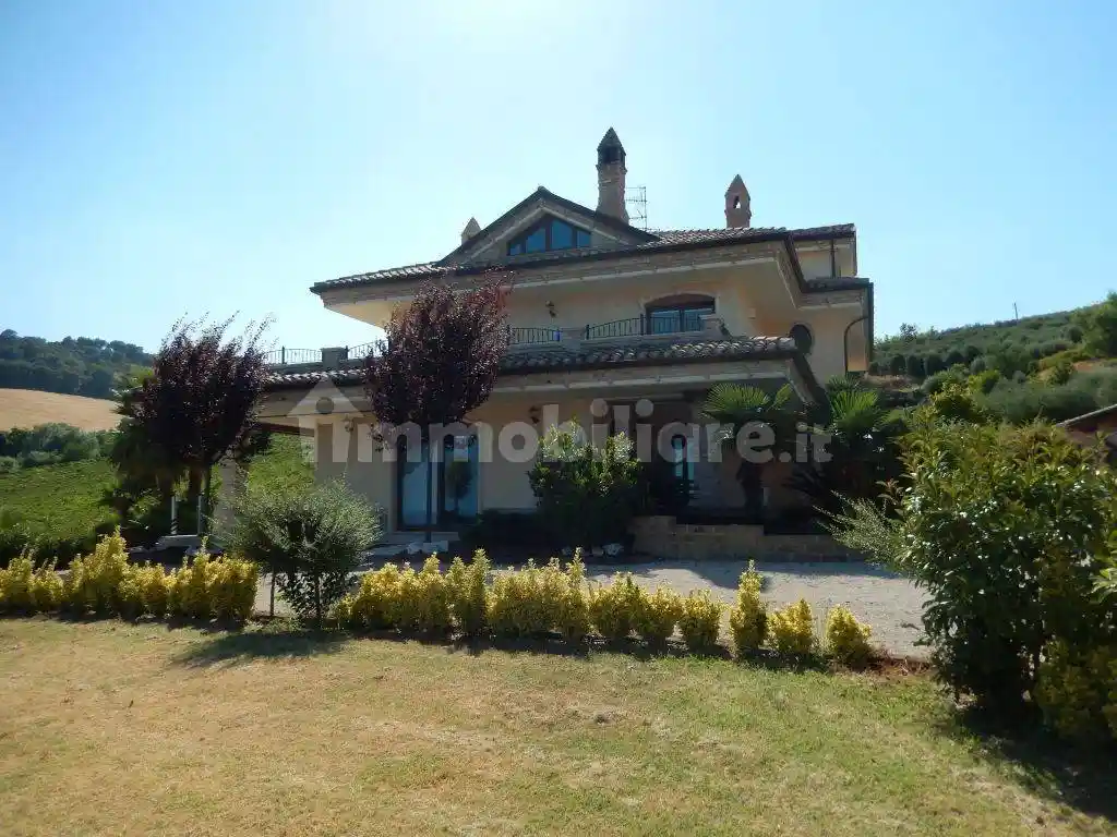 Villa unifamiliare, ottimo stato, 500 m², Colonnella - foto 2