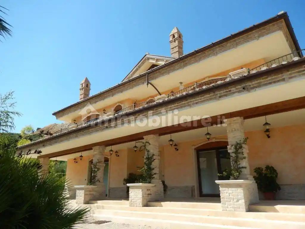 Villa unifamiliare, ottimo stato, 500 m², Colonnella - foto 3