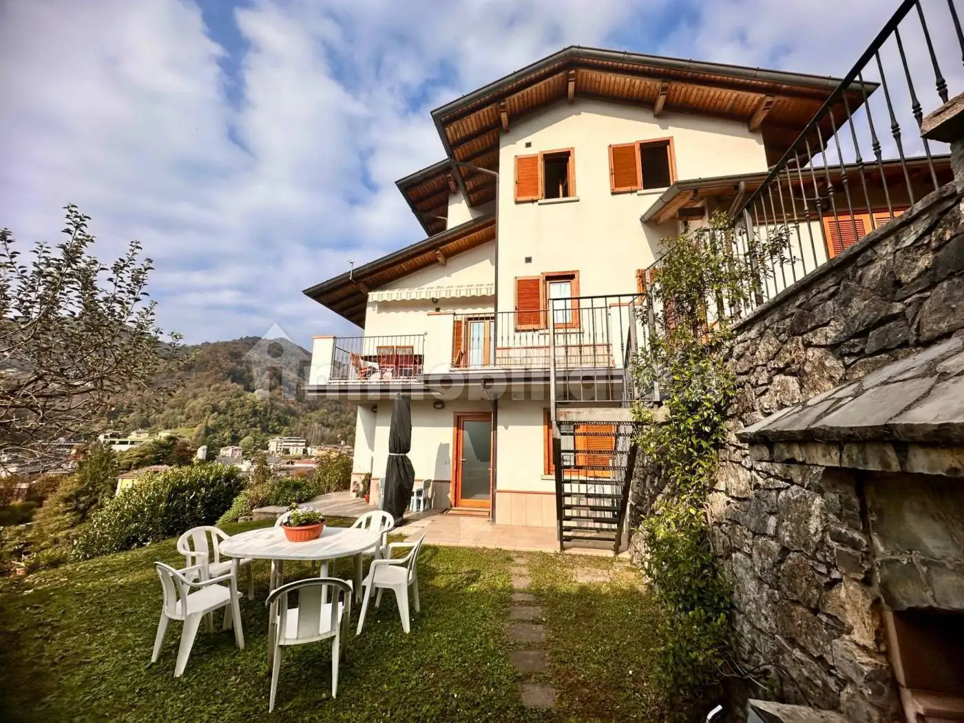 Villa in vendita a Val Brembilla